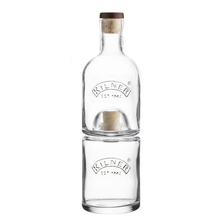 Zwei stapelbare Kilner Flaschen im KILNER 2er Flaschenset, ideal für Lagerung und Aufbewahrung, klar und robust.