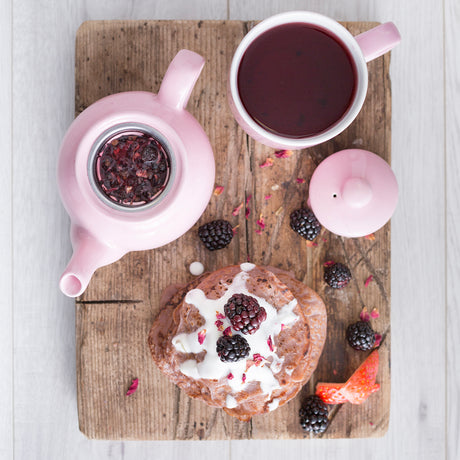 Rosa Teekanne von PRICE & KENSINGTON aus Keramik mit elegantem Design, perfekt für Teeliebhaber.