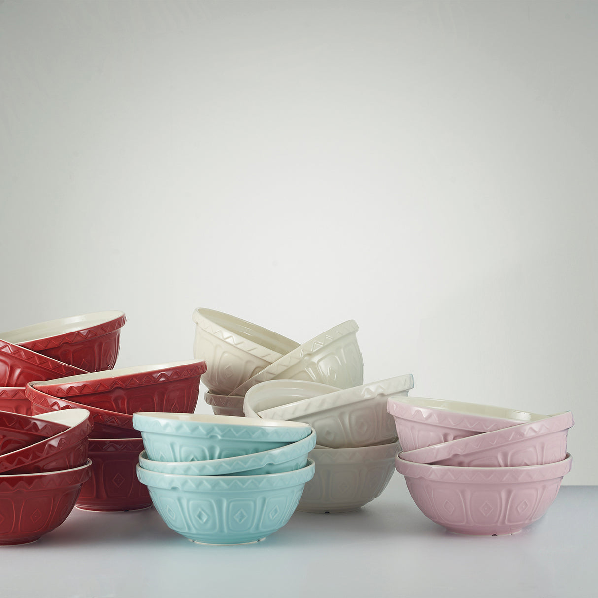 MASON CASH Rührschüssel aus Keramik in Pink, ideal zum Mischen von Teig und Zutaten, mit klassischem Design.