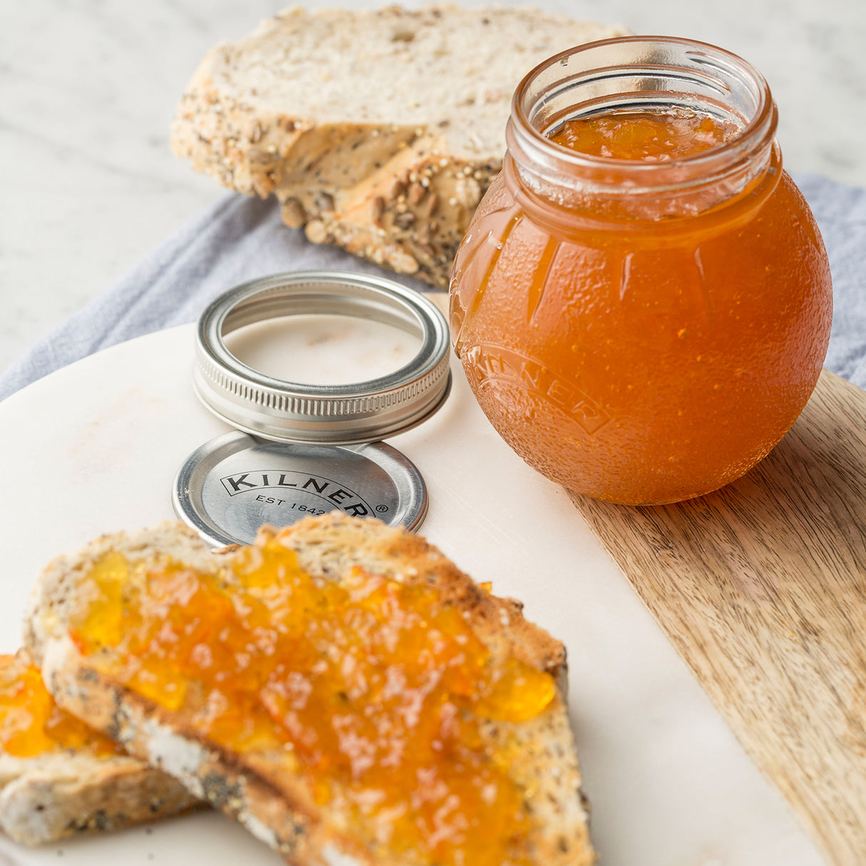KILNER Marmeladenglas in Orange, 400 ml, mit Schraubverschluss, ideal zum Einmachen und Aufbewahren von Marmelade