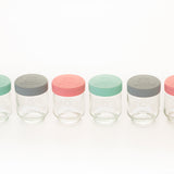 Bunte, klare Babygläser von KILNER mit kindgerechtem Design, ideal für Babynahrung und Aufbewahrung.