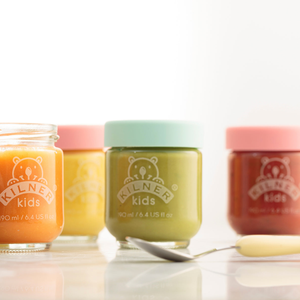 Bunte, klare Babygläser von KILNER mit kindgerechtem Design, ideal für Babynahrung und Aufbewahrung.