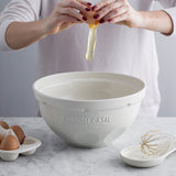 Weiße MASON CASH Rührschüssel, 5 L, aus langlebigem Material, ideal für Mixen und Backen, mit robustem Design.