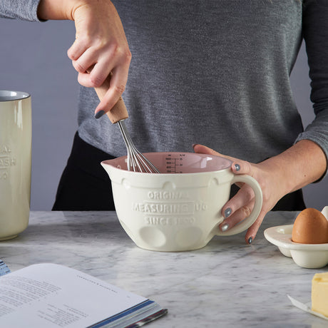 Weiße Mason Cash Messkrug aus Keramik, 1 Liter Volumen, mit robustem Griff und klassischem Design.