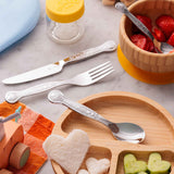 Kinderbesteck-Set von VINERS aus Edelstahl, 3-teilig mit kindgerechtem Design und bunten Griffen, ideal für kleine Kinder.