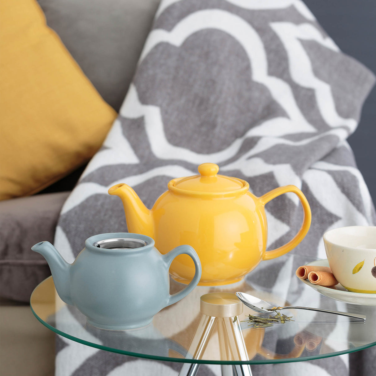 Gelbe Teekanne von PRICE & KENSINGTON aus Keramik, mit dekorativem Design und Henkel, perfekt für Tee-Zubereitung.
