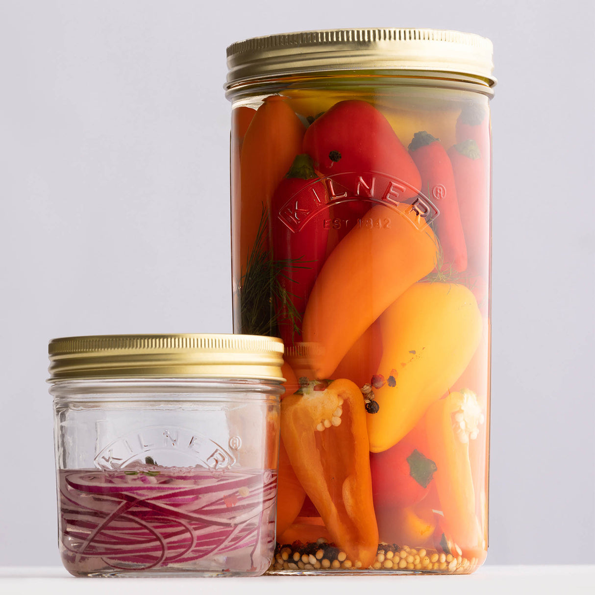 KILNER Einkochglas mit weitem Hals, klares Glas, ideal zum Einmachen und Aufbewahren, auf weißem Hintergrund fotografiert