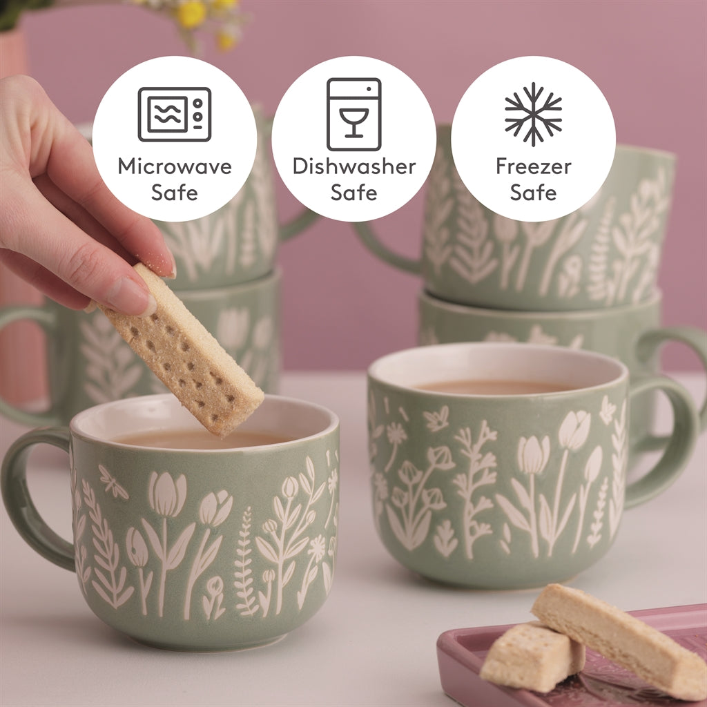 Weiße Tasse von MASON CASH mit Tulpen- und Salbeimotiv, 400 ml Fassungsvermögen, detailreiche Blumenmuster auf Keramik.