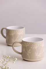 Weiße Tasse mit buntem Glasur-Motiv von Mason Cash, detailreiche Keramiktasse mit kunstvollem Design