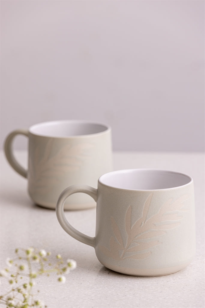 Keramiktasse von Mason Cash mit buntem Glasur-Motiv, stilvolles Design, ideal für Kaffee oder Tee, auf weißem Hintergrund.