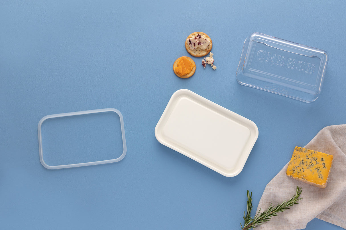 KILNER Käseglocke aus klarem Glas, 24 cm, ideal zum Schutz und Servieren von Käse, sichtbar auf dem Bild.