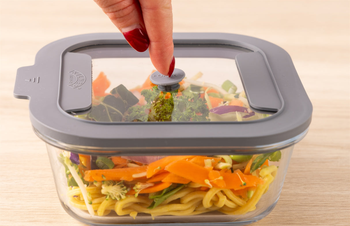 KILNER Frischhaltedose aus Glas mit Schraubverschluss, ideal zur Aufbewahrung von Lebensmitteln in der Küche.