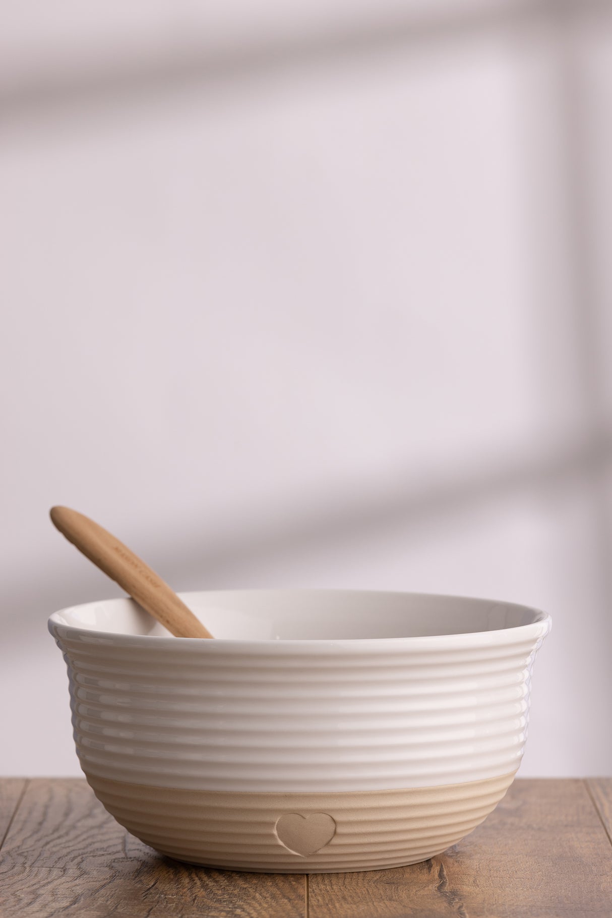 MASON CASH Rührschüssel Rustic Charm in Beige, 2,7 Liter, elegante Küchen-Schüssel aus Keramik mit rustikalem Design