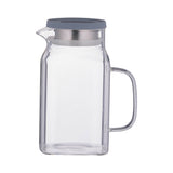 KILNER Glaskrug klar, 1,2 Liter, transparent mit Griff, ideal für Getränke und Wasser, auf einem Tisch platziert