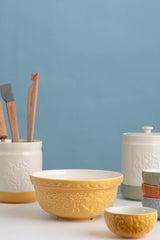Mason Cash Rührschüssel Home to Roost in Orange, vielseitige Küchen-Schüssel mit Hasen-Design, ideal für Backen und Kochen.