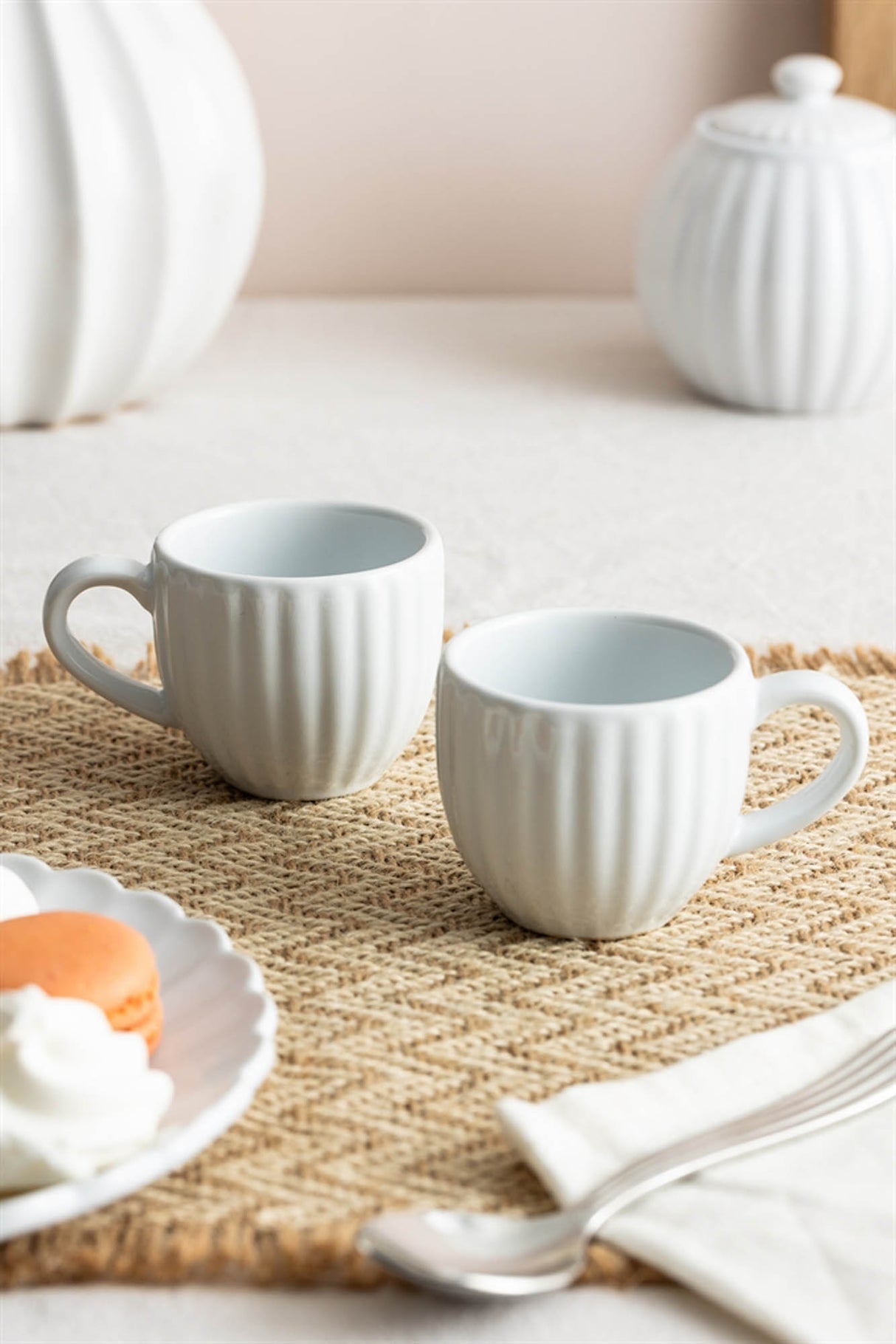 Weiße Tasse von PRICE & KENSINGTON, Luxe Serie, 85 ml, elegantes Trinkgefäß aus Keramik.