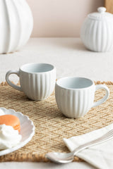 Weiße Tasse von PRICE & KENSINGTON, Luxe Serie, 85 ml, elegantes Trinkgefäß aus Keramik.