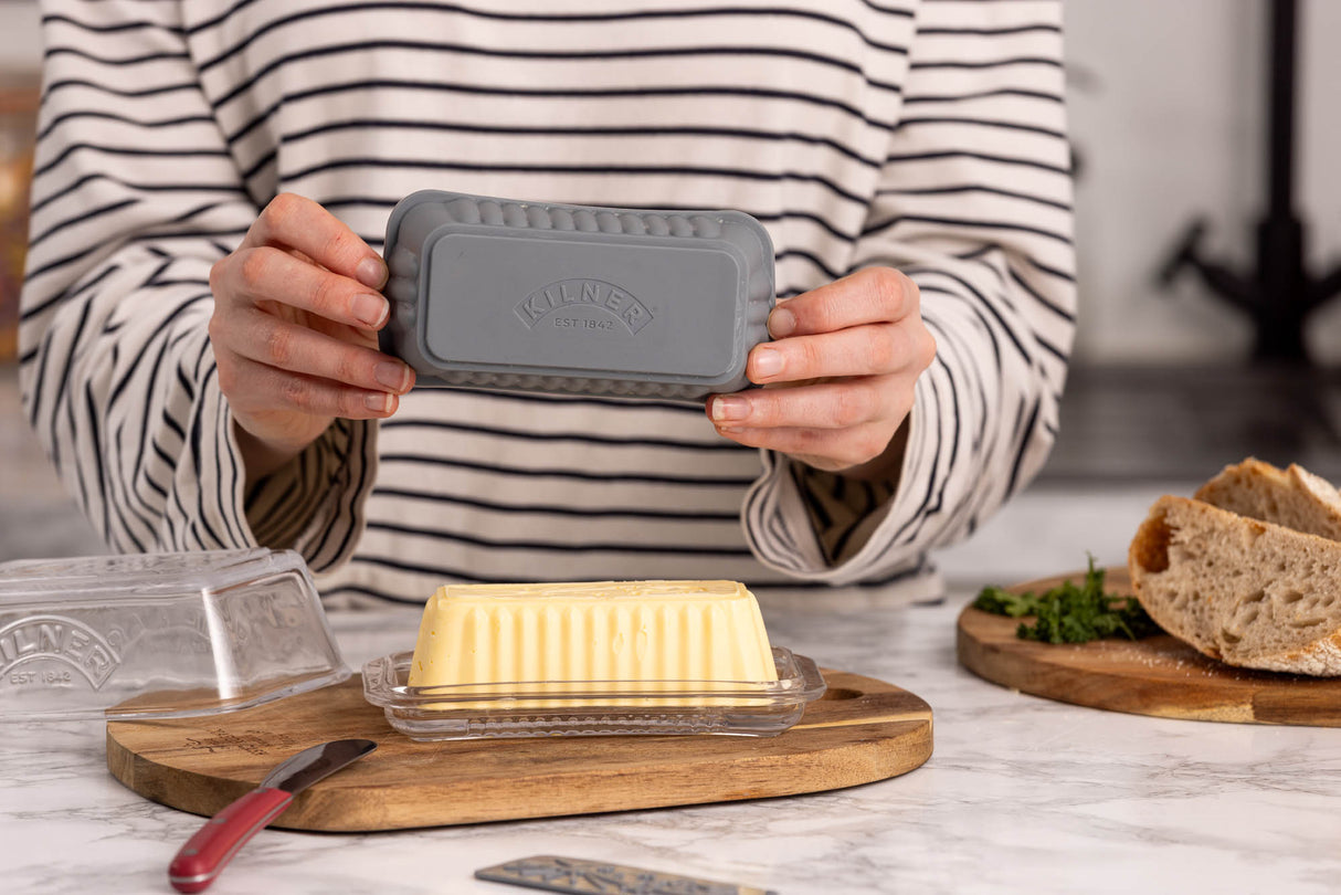 KILNER Butterform aus Silikon, 250 g, formt Butter gleichmäßig und flexibel, ideal für frische hausgemachte Butter.