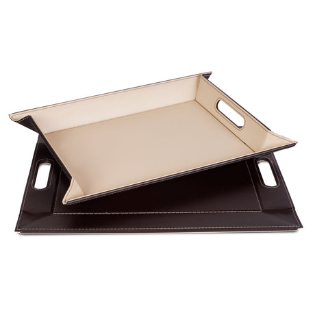 Wendetablett von Freeform, 2-in-1 Tablett und Tischset, schokobraun und cremefarben, klein, auf einer Holzoberfläche.