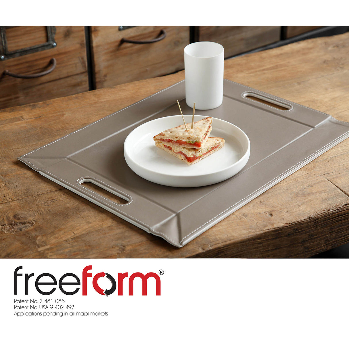 Wendetablett von Freeform, 2-in-1 Tablett & Tischset, klein, weiß und taupe, umdrehbar und vielseitig nutzbar