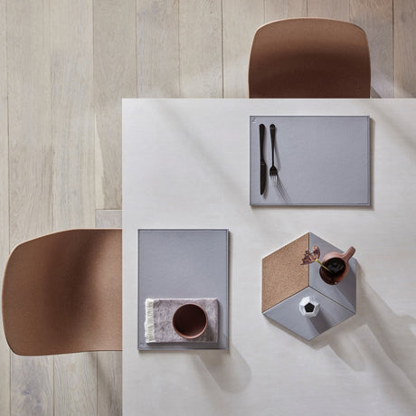 FREEFORM Platzset DUO in schwarz/grau, rechteckiges Tischset aus Stoff für eleganten Schutz und Dekoration.