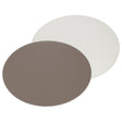 FREEFORM Platzset DUO in Taupe und Weiß, ovales Design, strapazierfähiges Esszimmer-Set für stilvollen Tisch.