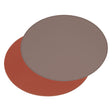 FREEFORM Platzset DUO, oval, anthrazit und burgund, aus Stoff, sichtbar auf einem Esstisch.