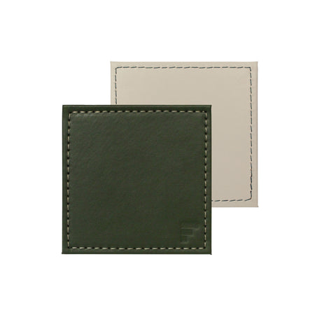 Vier Untersetzer im Set von Freeform, Olive und Elfenbein, aus Holz für Schutz und Dekoration.