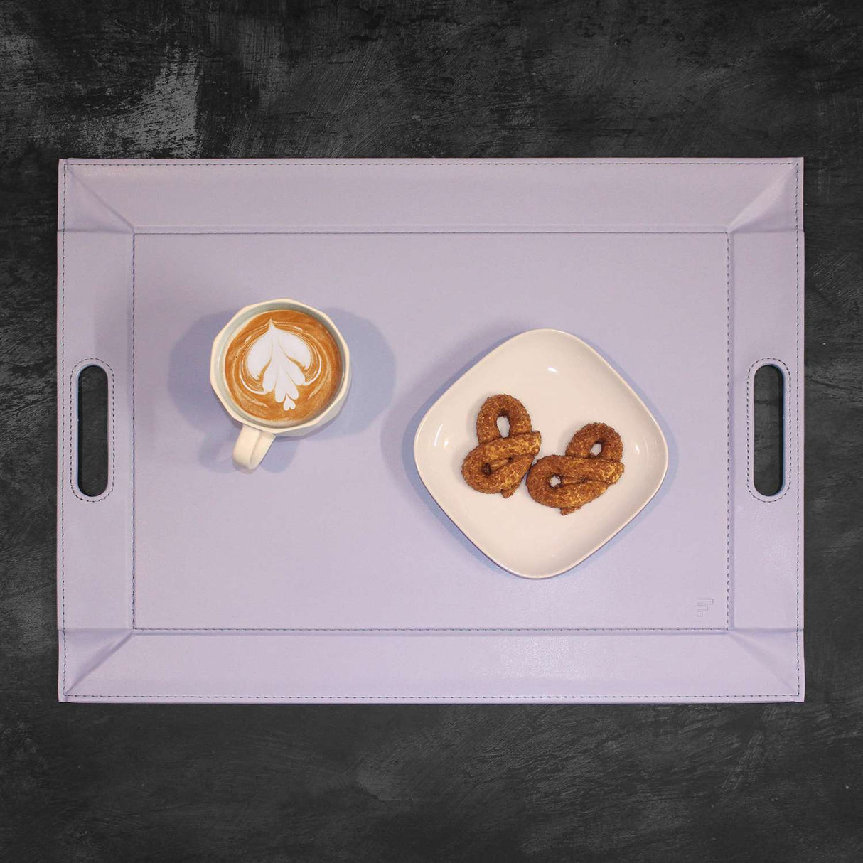 Großes Wendetablett von Freeform, 2-in-1 Tablett und Tischset DUO, beidseitig nutzbar, ideal für Mahlzeiten und Dekor.