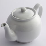 Weiße Teekanne von PRICE & KENSINGTON, elegante Porzellan-Teekanne mit klaren Linien, ideal für Teezeremonien und Tischdekorationen