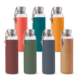 BLACK+BLUM Trinkflasche TO-GO Glas in Ozean mit 600 ml Fassungsvermögen, transparentes Glas mit blauer Silikondichtung