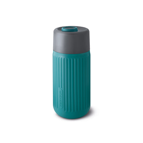 Schwarzer und blauer BLACK+BLUM To-Go Kaffeebecher aus Glas, langlebig und wiederverwendbar, ideal für unterwegs