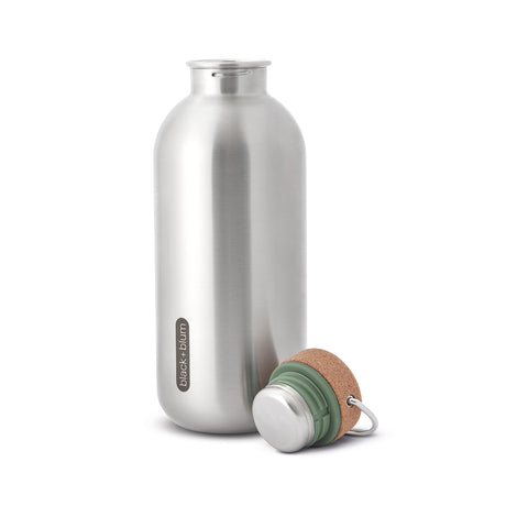 Schwarze BLACK+BLUM Trinkflasche Classic aus Edelstahl, 600 ml Fassungsvermögen, mit Schraubverschluss und transparentem Kunststoff.
