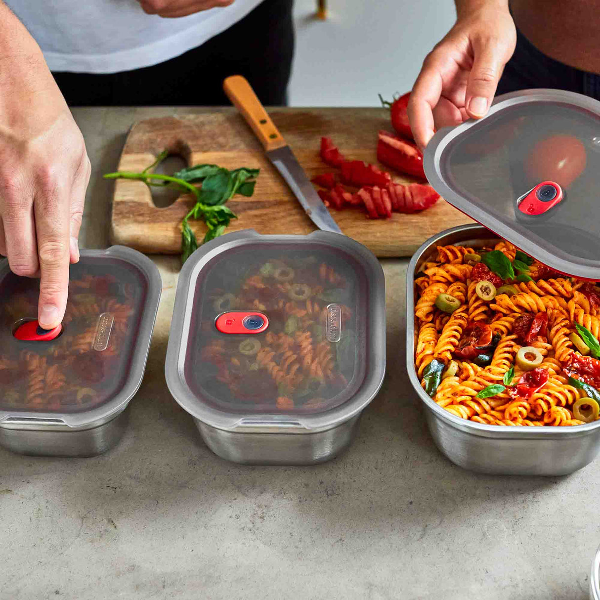 BLACK+BLUM Multifunktionsdosen-Set mit drei Behältern in 650, 900 und 1200 ml, aus Edelstahl, ideal für Lebensmittelaufbewahrung