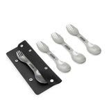 Edelstahl Camping-Set mit 4 Tellern von black+blum, robustes Geschirr für Outdoor-Aktivitäten, stilvoll und langlebig.