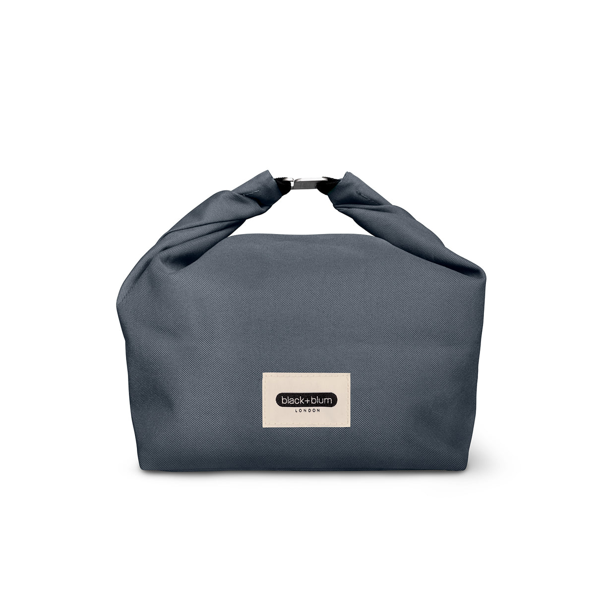 Schwarze BLACK+BLUM Lunchbag mit 6,7 Litern Fassungsvermögen, isoliert und vielseitig für unterwegs.