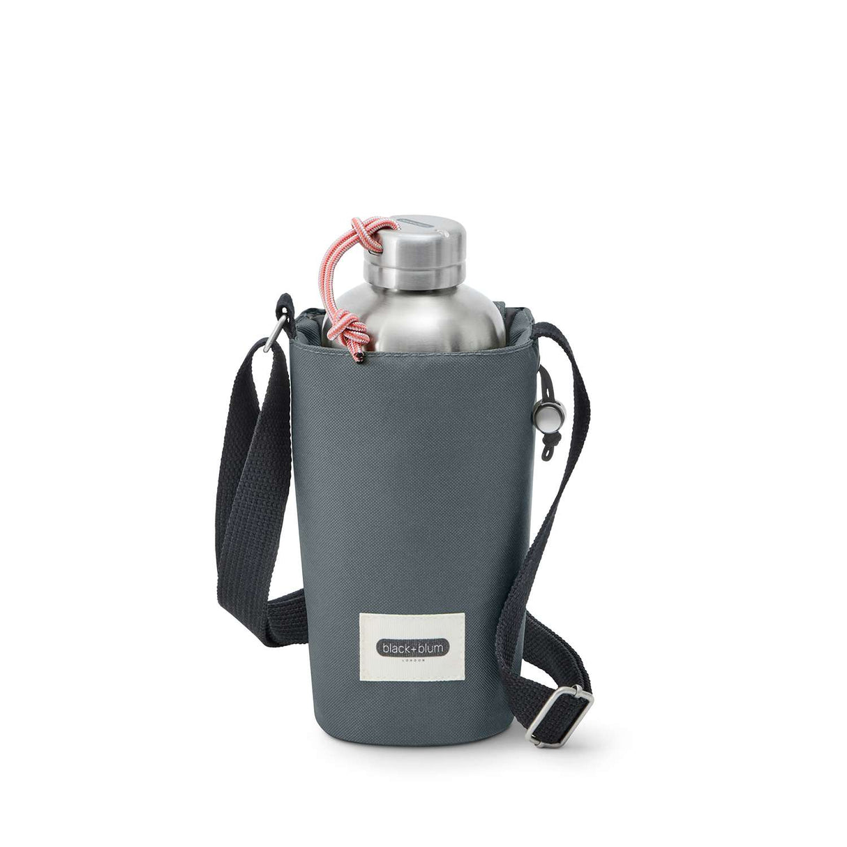 Isolierte Flaschentasche von black+blum, langlebiges Material, perfekt für Getränke unterwegs, zeigt die Tasche mit Flaschenöffnung.