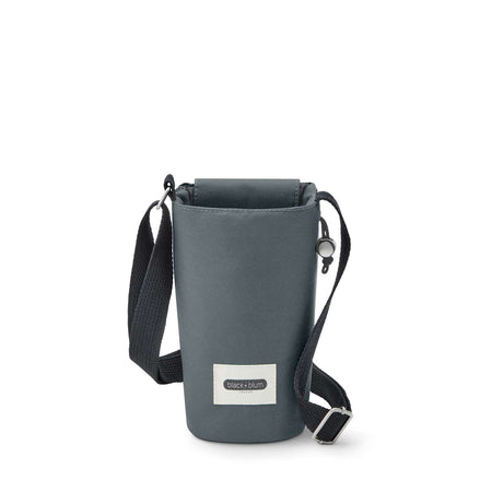 Isolierte Flaschentasche von black+blum, robuste Tasche mit isolierender Innenausstattung für Getränke.