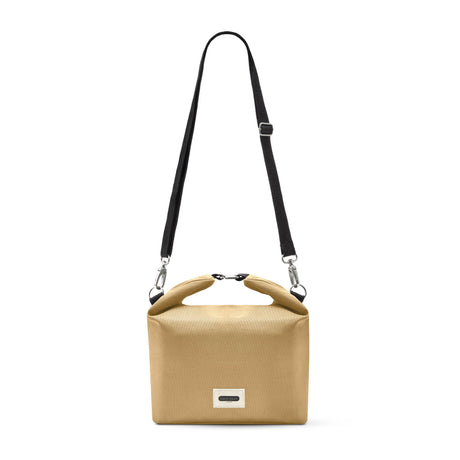 Isolierter BLACK+BLUM Lunchbag mit 10L Fassungsvermögen, handlich und ideal für unterwegs, aus langlebigem Material.