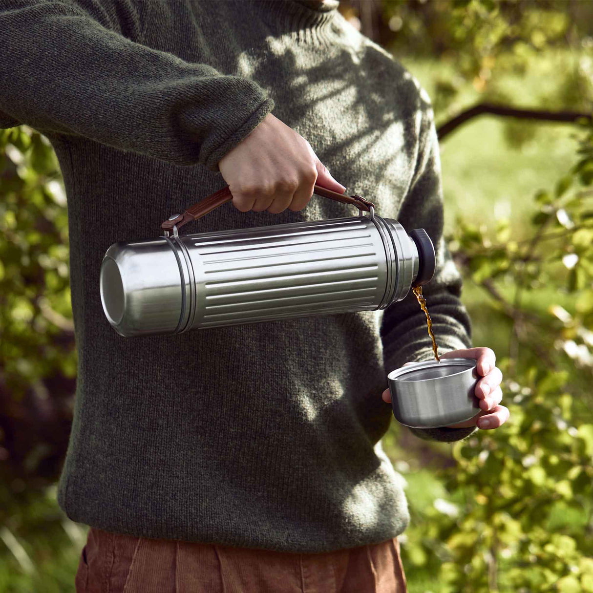 Edelstahl-Isolierflasche BLACK+BLUM DUO, 1,4 L, mit doppelwandiger Isolierung und auslaufsicherem Deckel.