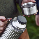 Edelstahl-Isolierflasche BLACK+BLUM DUO, 1,4 L, doppelt isoliert, langlebig und auslaufsicher, für heiße und kalte Getränke
