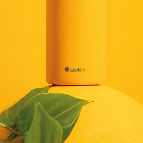 Gelber ALADDIN Thermobecher Barista mit 470 ml Fassungsvermögen, isolierende Edelstahl-Trinkbehälter, Sonnen-Gelb.
