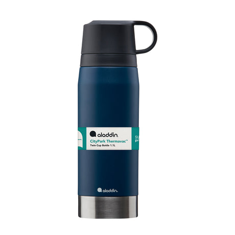 Aladdin Thermobecher in Navy-Blau, 1100 ml, aus Edelstahl mit Deckel, zeigt den blauen Becher mit Griff und Verschluss.