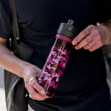 Burgunderfarbene ALADDIN Trinkflasche mit Sports Tracker, langlebig und ergonomisch, ideal für unterwegs oder beim Sport
