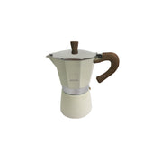 Espressokocher von GNALI & ZANI in Creme für Kaffeezubereitung, auf einem Küchenhintergrund sichtbar