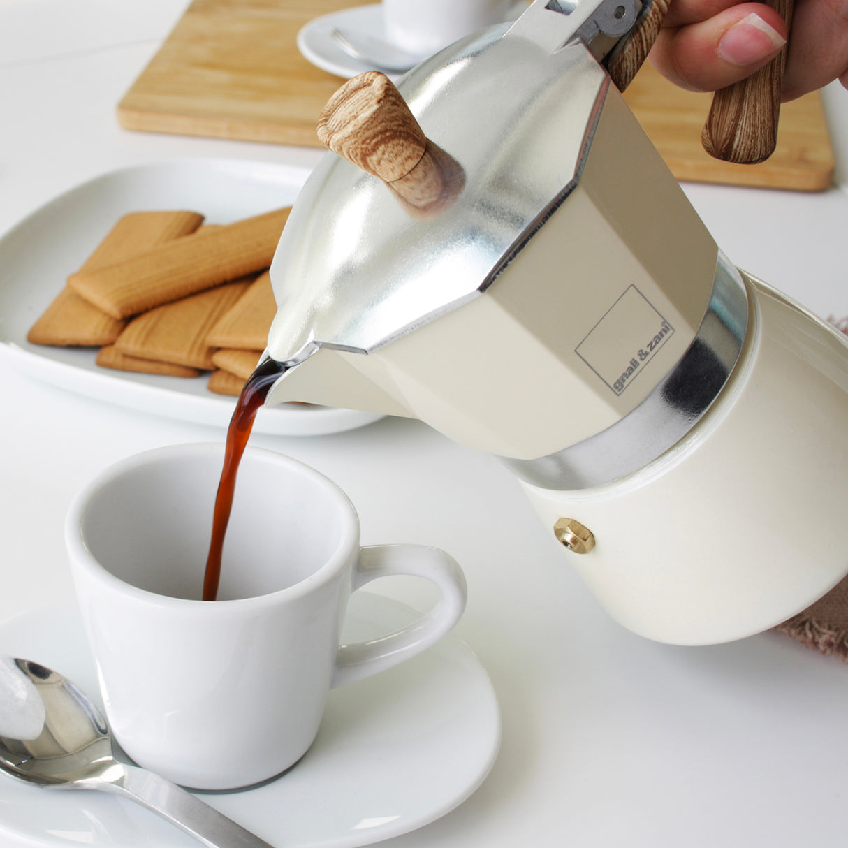 Espressokocher GNALI & ZANI VENEZIA in Creme, mit Edelstahlgriff und sichtbarer Wasser- und Kaffeefach im klassischen Design