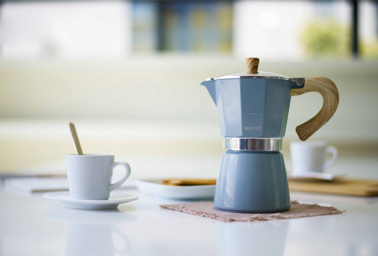 Bunter blau Esprressokocher von GNALI & ZANI mit dem Modell Venezia, für aromatischen Kaffee auf dem Herd.