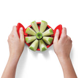 DREAMFARM Apfelschneider FLAPPLE in Rot, 12,6 cm, Schneidegerät für Äpfel mit scharfen Klingen, auf weißem Hintergrund.