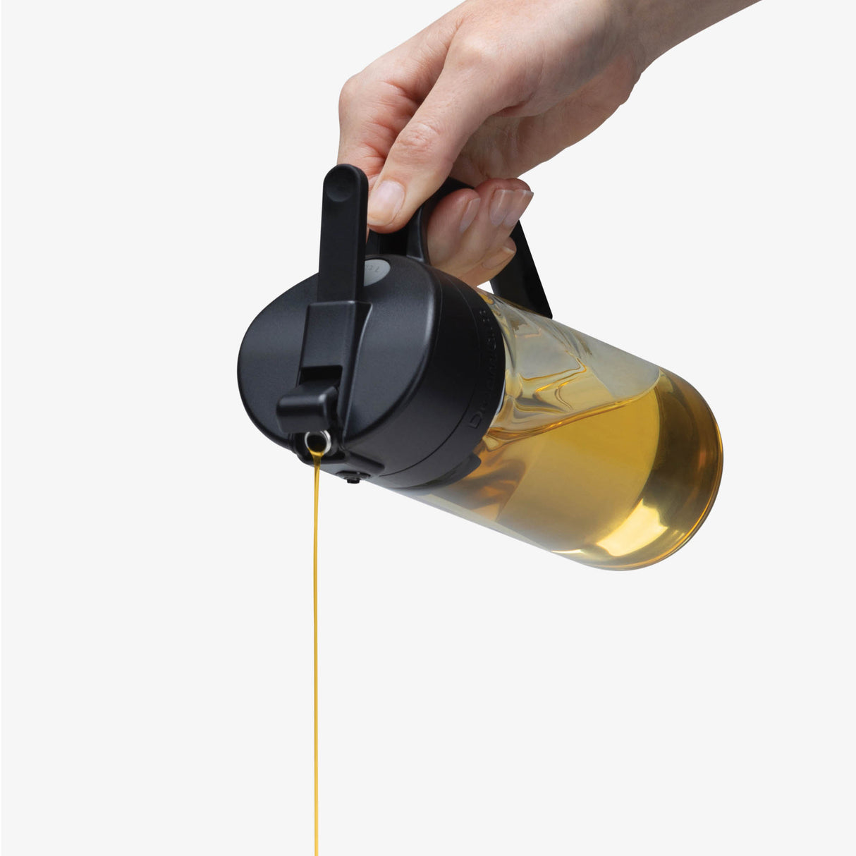 Schwarze DREAMFARM Ölsprüh-Flasche OILEROO mit 400 ml Fassungsvermögen, ideal zum gleichmäßigen Öl sprühen.