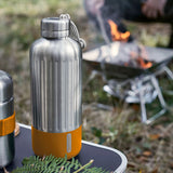 BLACK+BLUM Isolierflasche Explorer in Orange, langlebiges Edelstahl für heiße oder kalte Getränke im Camping.